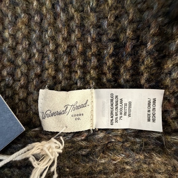 Bundle All NWT (2) Frye & Co Cable Knit Pom Beanies Hats, Universal Thread Scarf - Picture 13 of 14